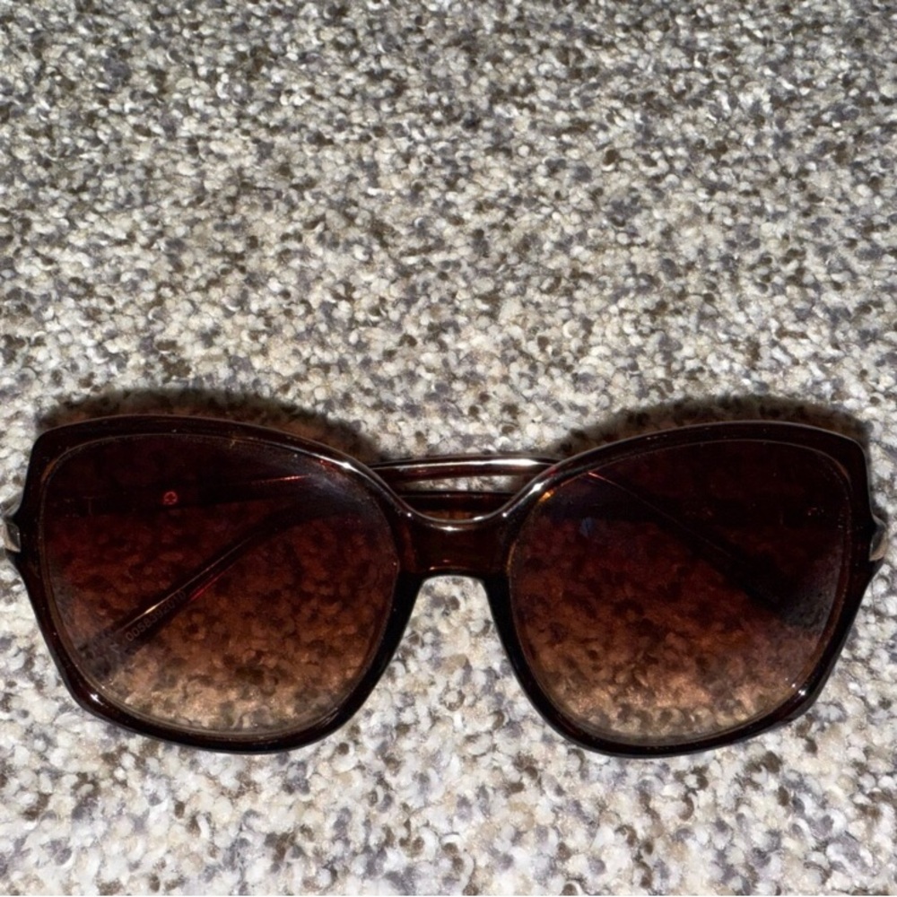 CELINE sunglasses CL40194U triomphe oval sunglasses black gold